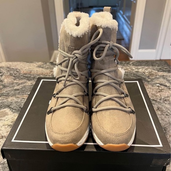 J/slides boot size 8 - Picture 3 of 10